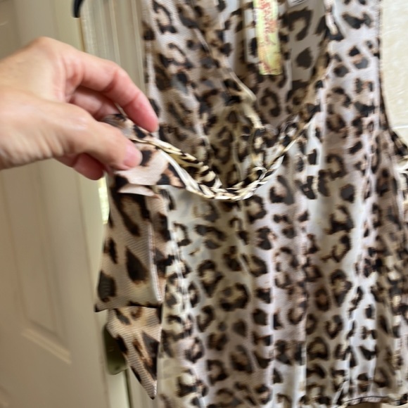 Top - Picture 2 of 4